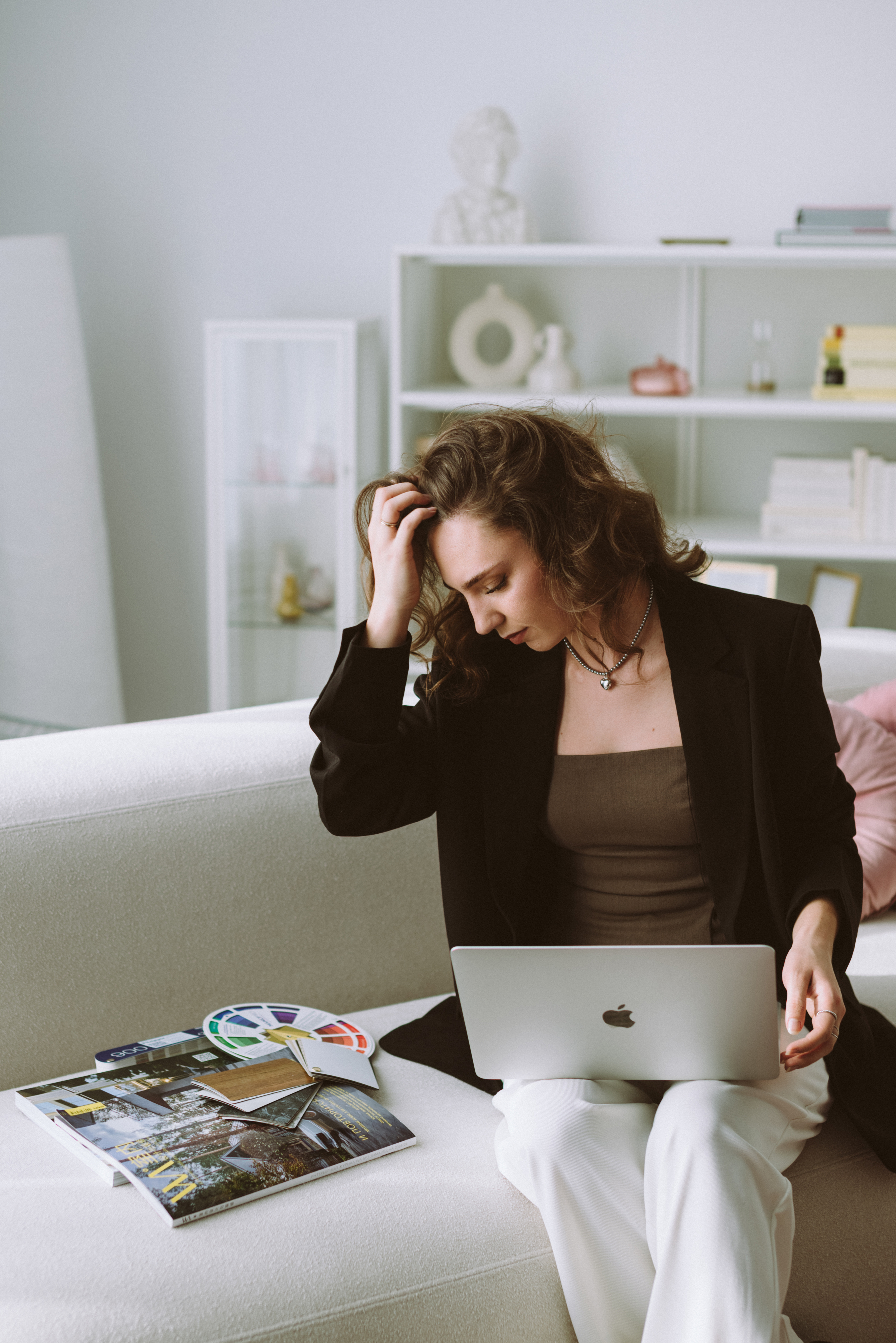 Рабочее пространство дизайнера: чертежи и материалы